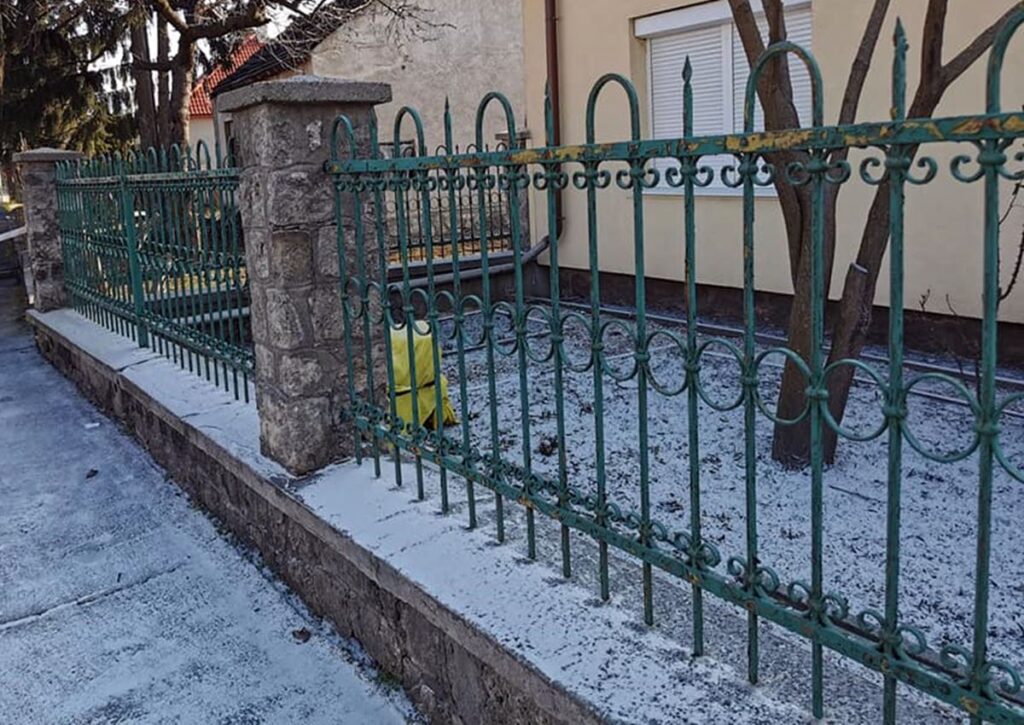 kovácsoltvas kerítés felülettisztítás előtt